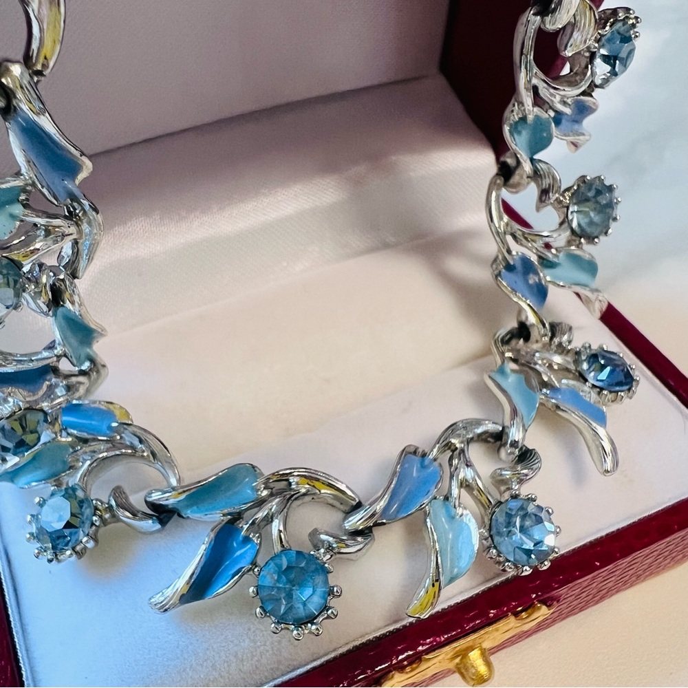 Pretty Cornflower Blue 1960s Collar Necklace w/ Sparkling Flowers & Blue Enamel
